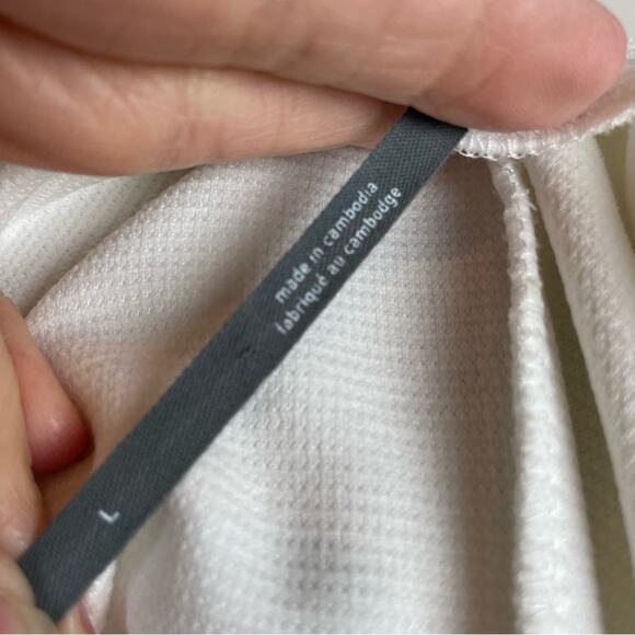 By Anthropologie Off White Tie Waist Knit V Neck Top Large - Picture 7 of 7